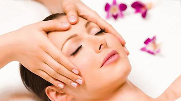 Massage căng da mặt là gì? 